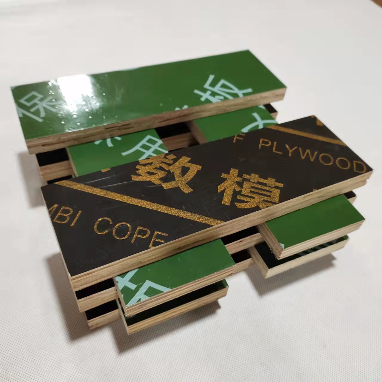 隨著建筑模板加工和生產技術的不斷創(chuàng)新，建筑模板的種類越來越多